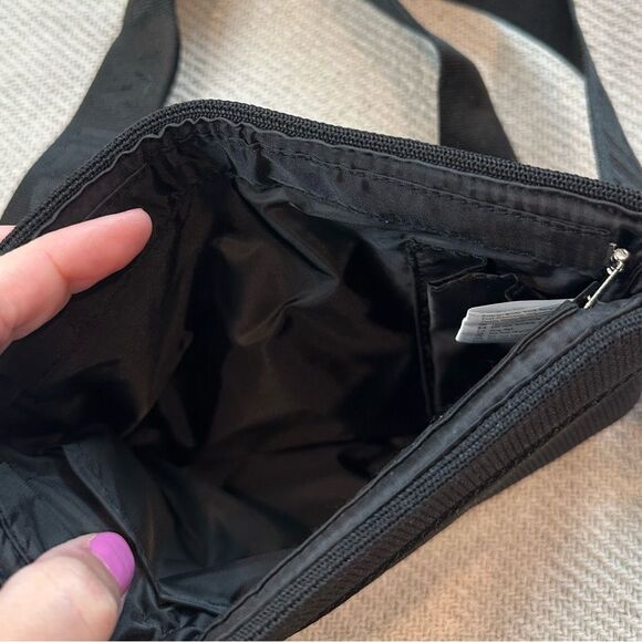 Wild One Dog Treat Pouch Purse Belt Bag Crossbody NWT Black Gift - Picture 4 of 9